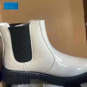 🦋0017 NWT SUGAR/KICKERS size 9.5 never worn.🦋